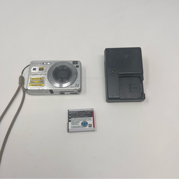 SONY Cyber-shot DSC-W120 7.2MP 4x Optical Zoom Compact Digital Camera- Silver - Picture 1 of 16